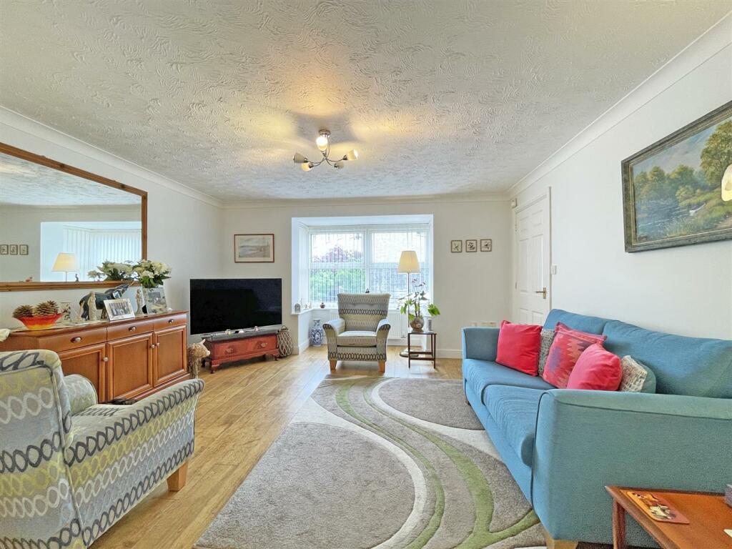 Warspite Gardens 10 - Lounge 2.jpg