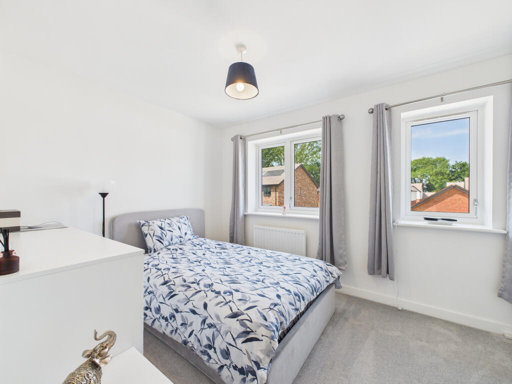 CAM02909G0-PR0431-STILL006