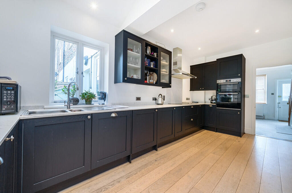 1300243-9-683dd28...