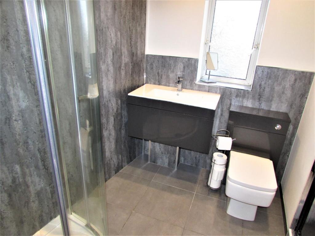 BrownSt34bath.JPG