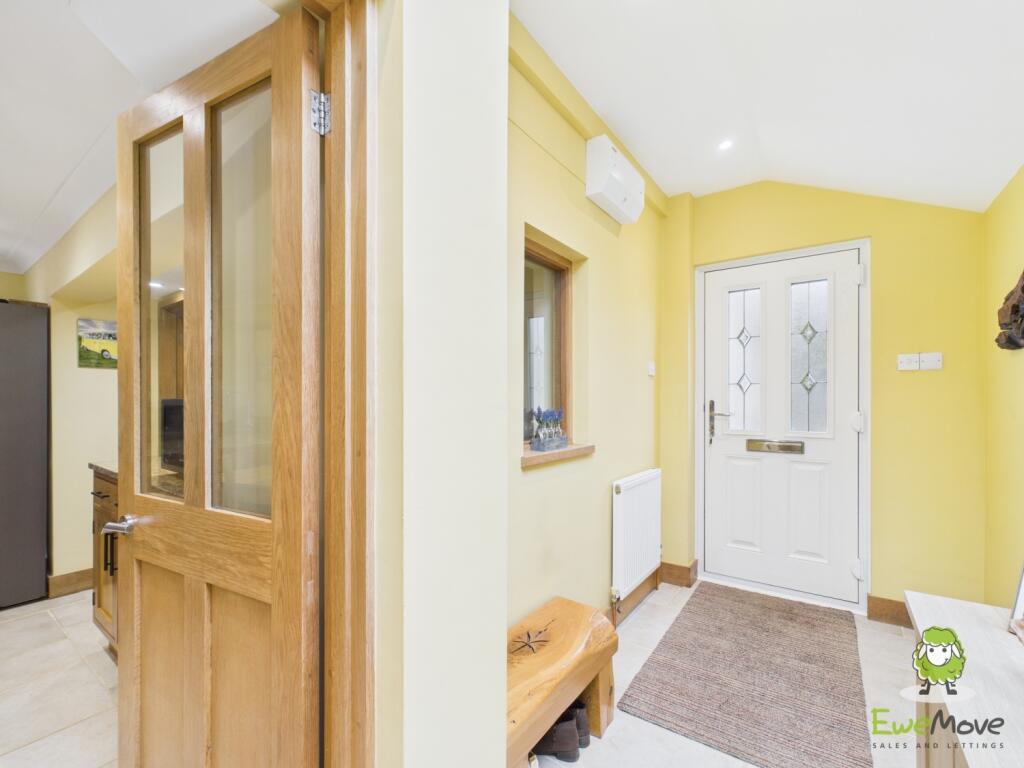 EweMove Estate Agents Basingstoke - Dursley Cottag