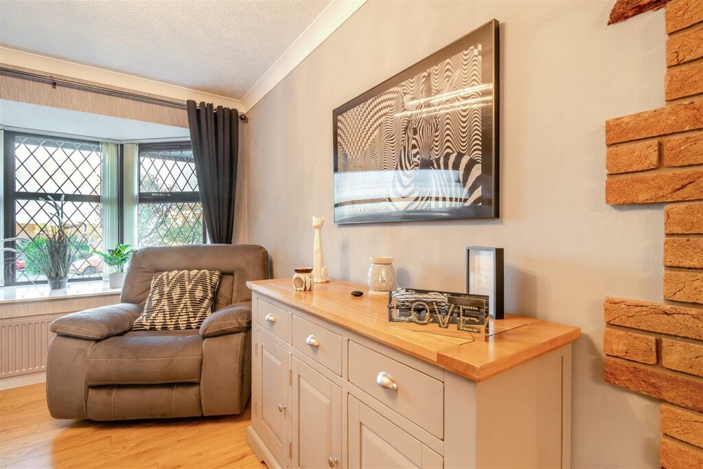 8576940-interior12.jpg