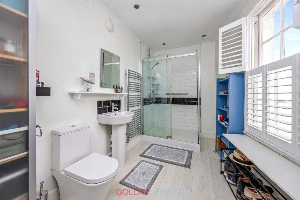 En Suite Shower Room