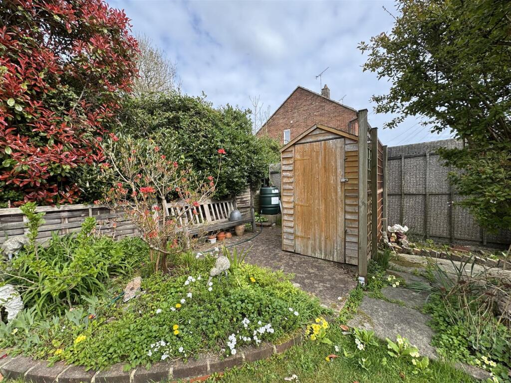 GARDEN SHED