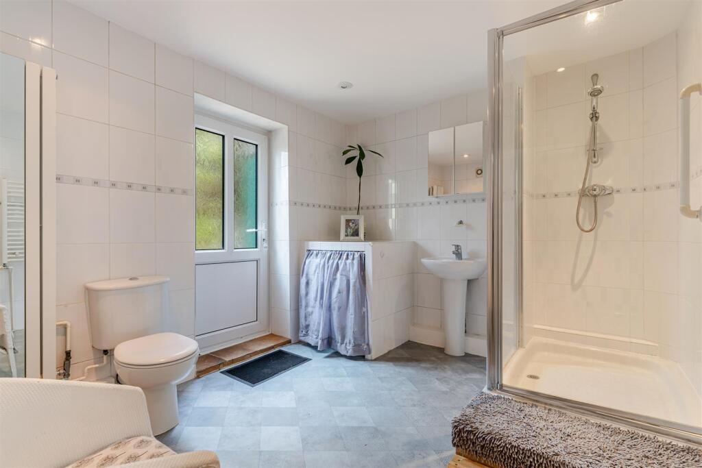 A20 - 26 College Road Newton Abbot - 250422.jpg