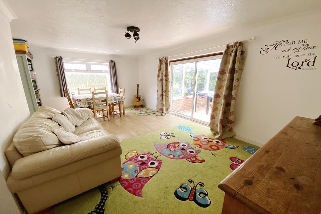 Lounge/Dining Rm