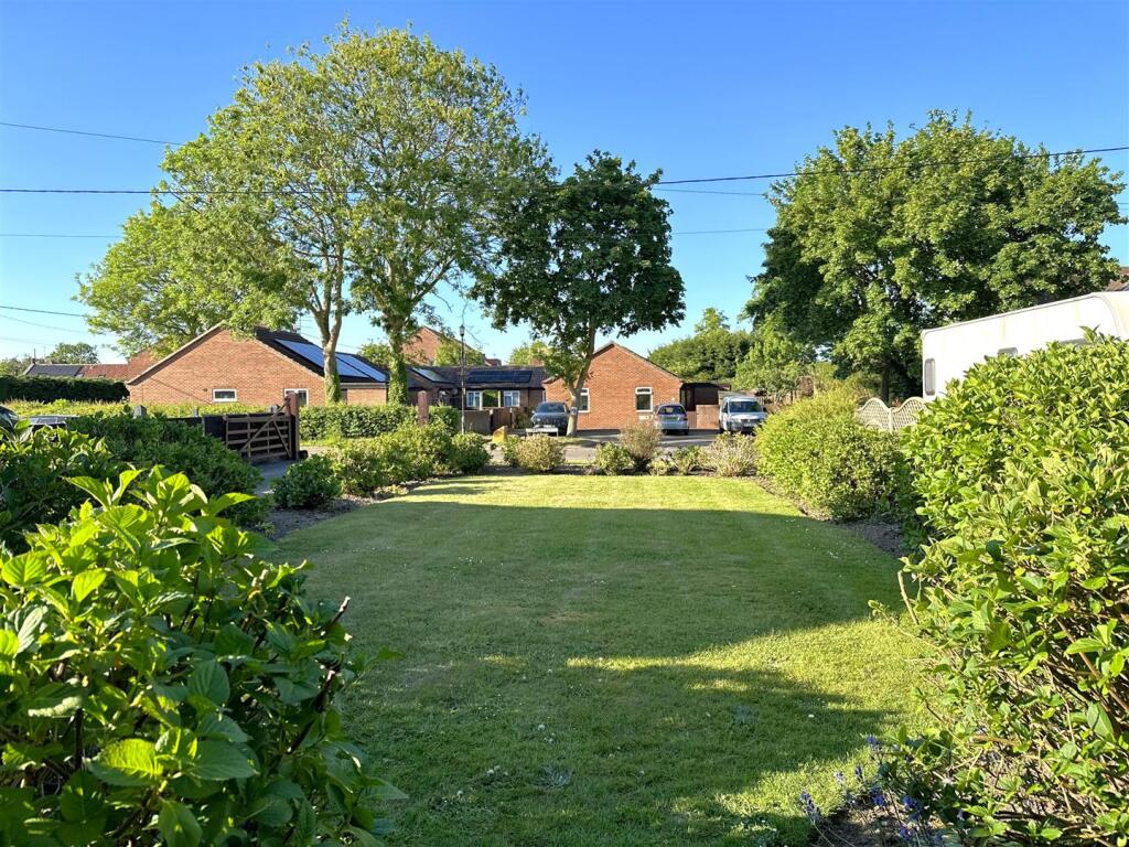 Front Garden 615