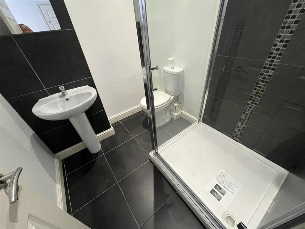 Room 1 Ensuite