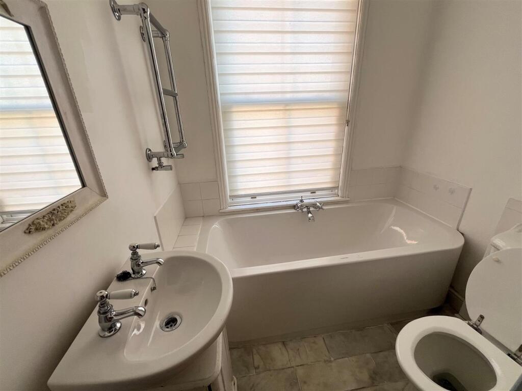 Ensuite 3.jpg