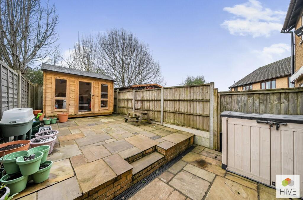 Garden with summerhouse