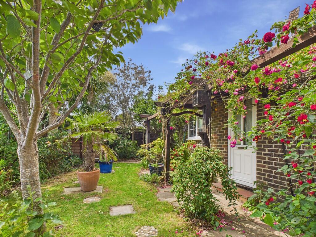 CAM05068G0-PR0035...