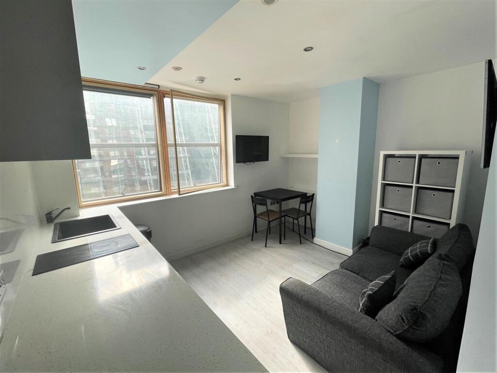 Living room 2 .jpg