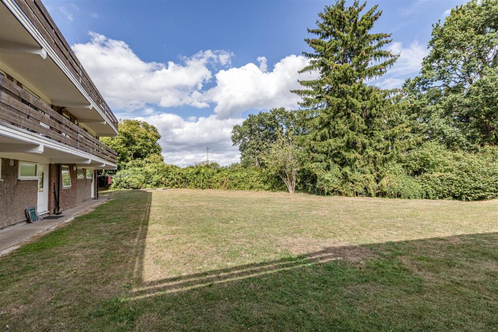 New Court, KT15 2EE - 10.jpg