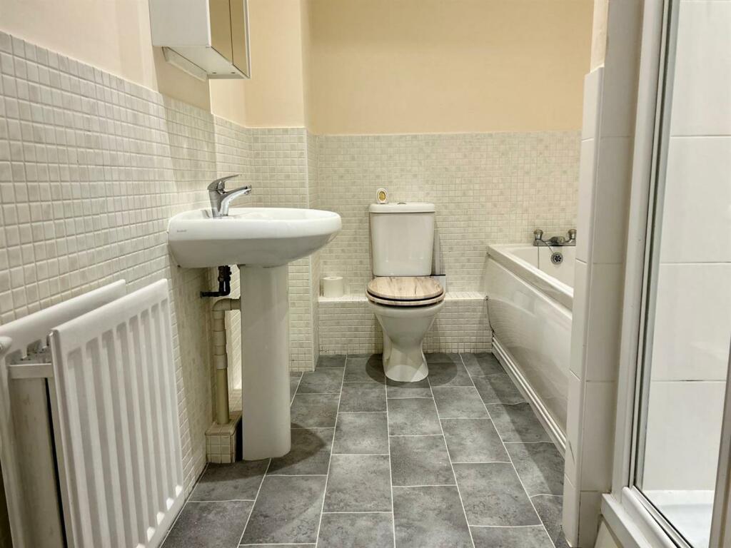 Bathroom / WC: