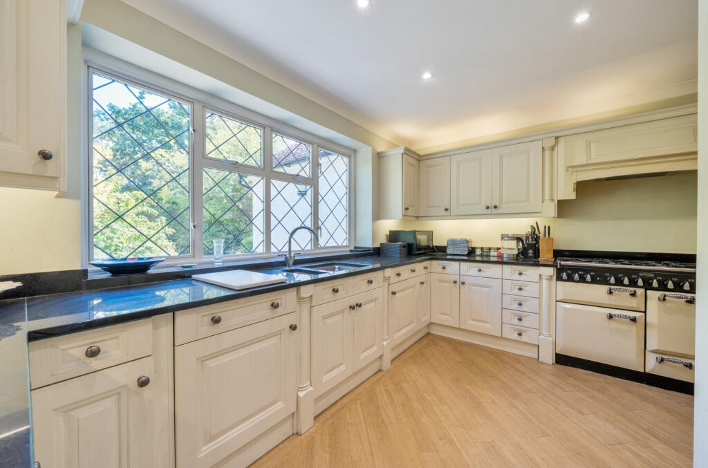 1334770-13-689ae1...