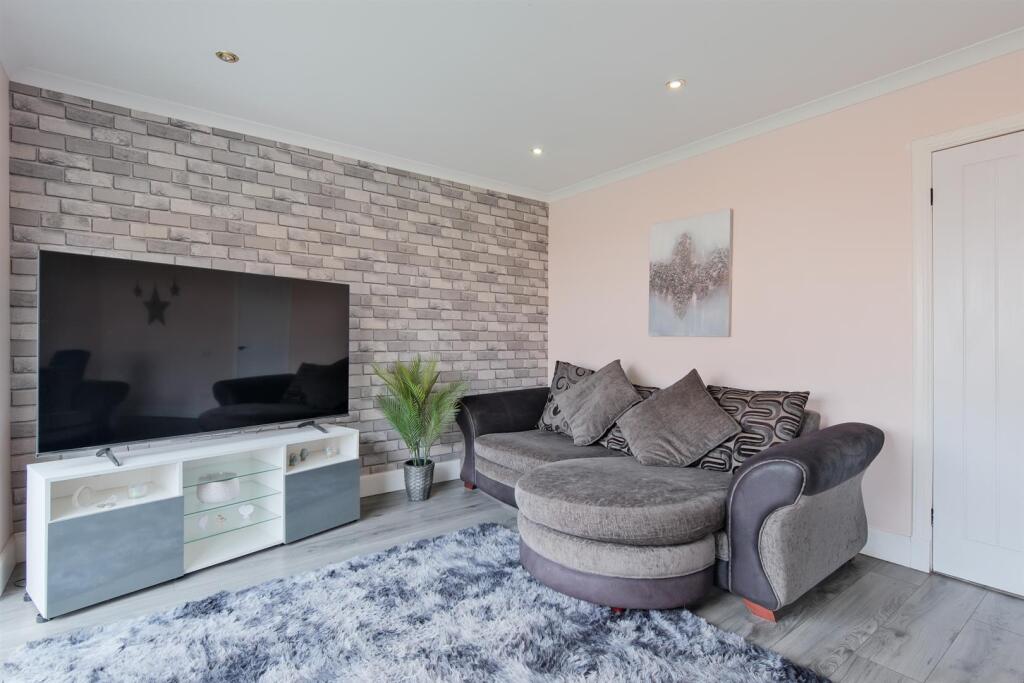 016-83 Torbothie Road Shotts, ML7 5NE.jpg