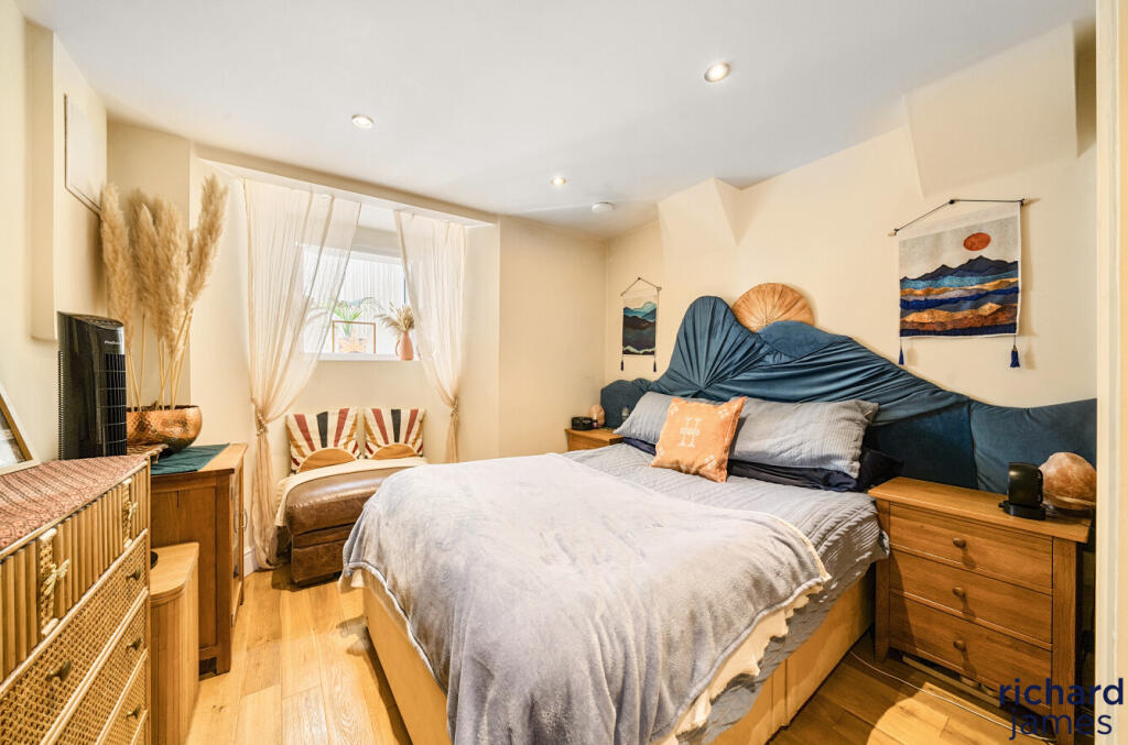 5b64fb5132ac46119725abd1bc5703de