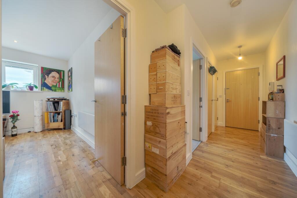 1360330-5-68d8067...