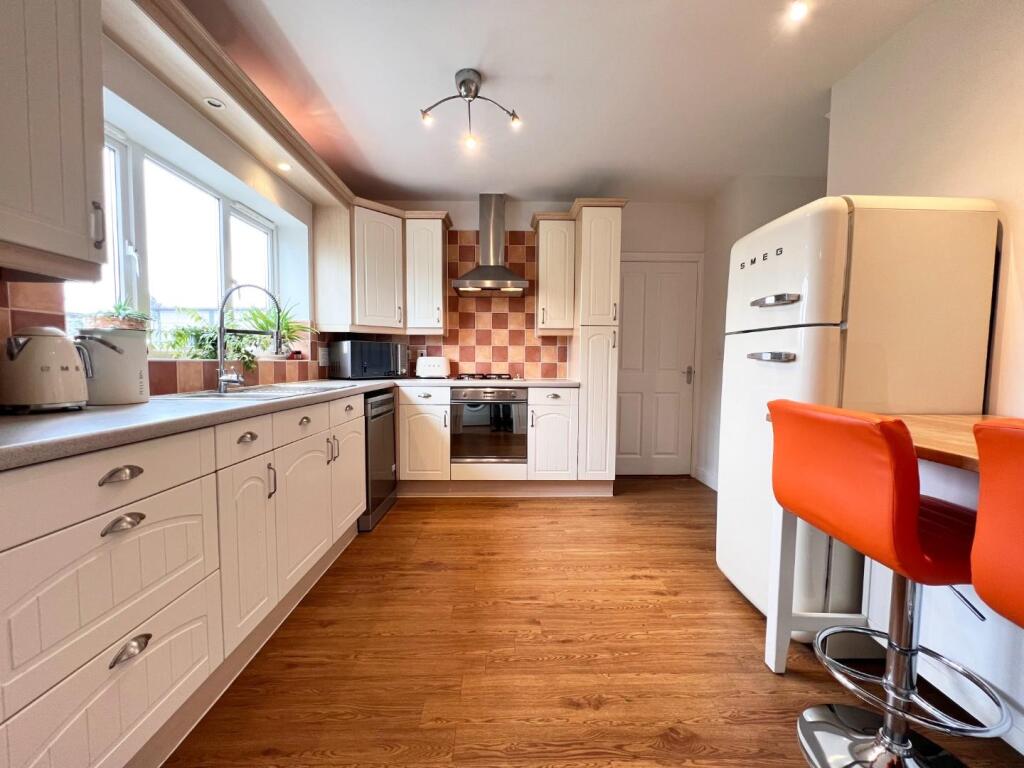 Kitchen / Breakfast Room