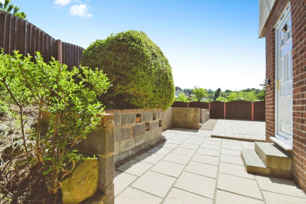 REAR GARDEN 01.jpg