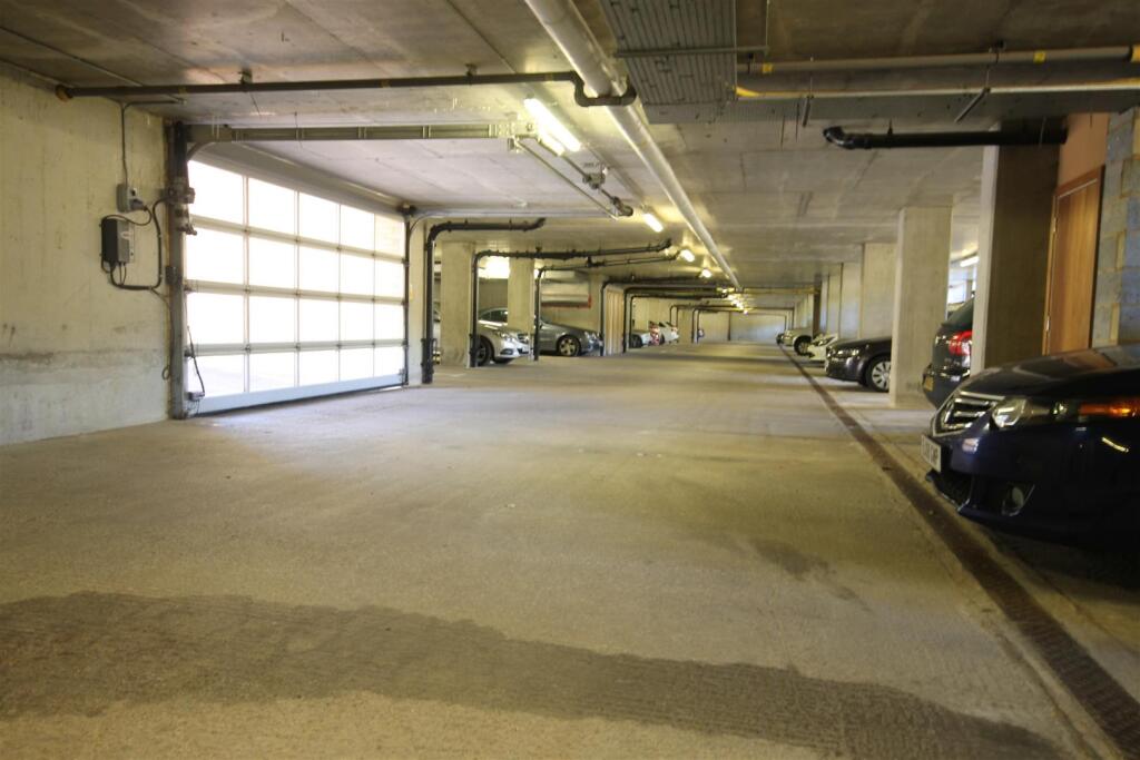 PARKING.JPG