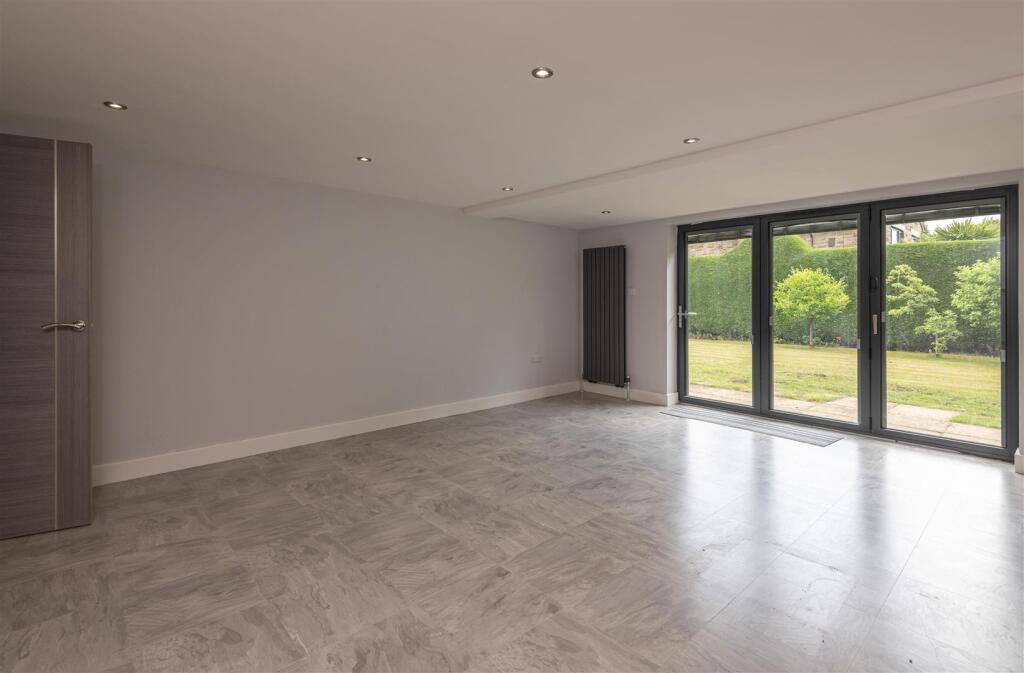 70 - 14 Broomfield Road HD2 2HG.jpg