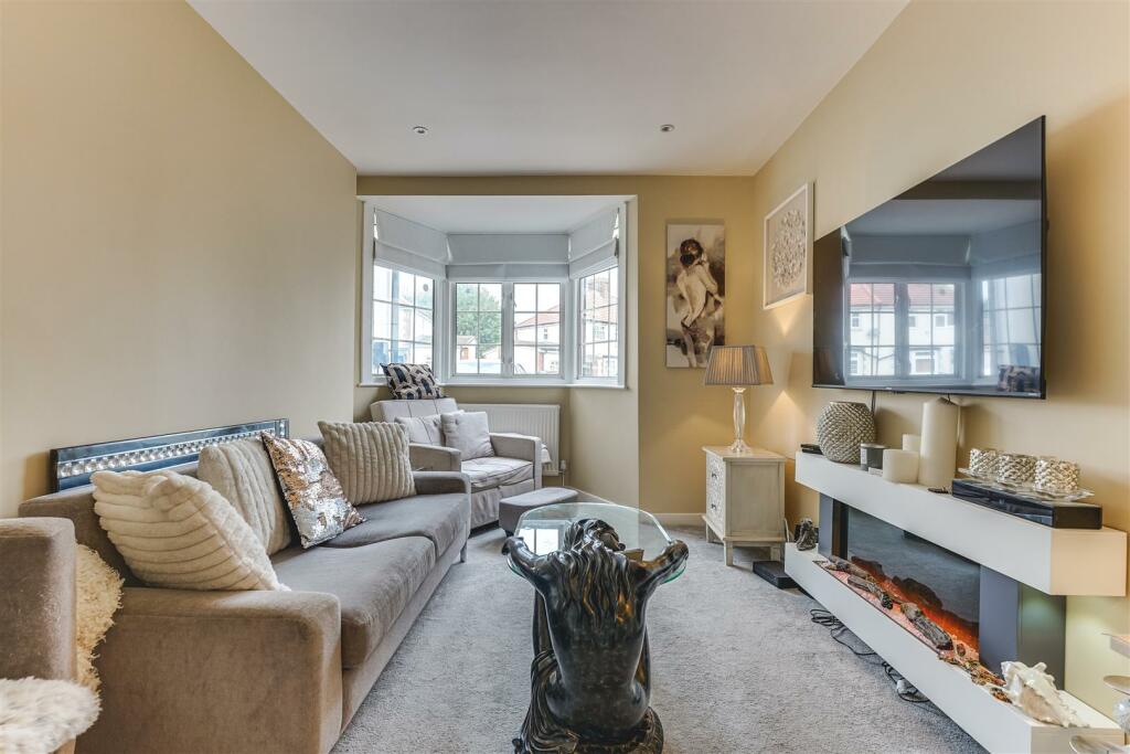 63 Leighton Road-17.jpg