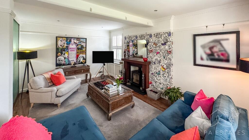 Reception room.