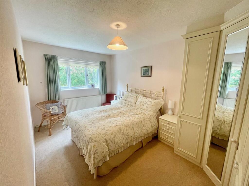 Bedroom 1.jpg