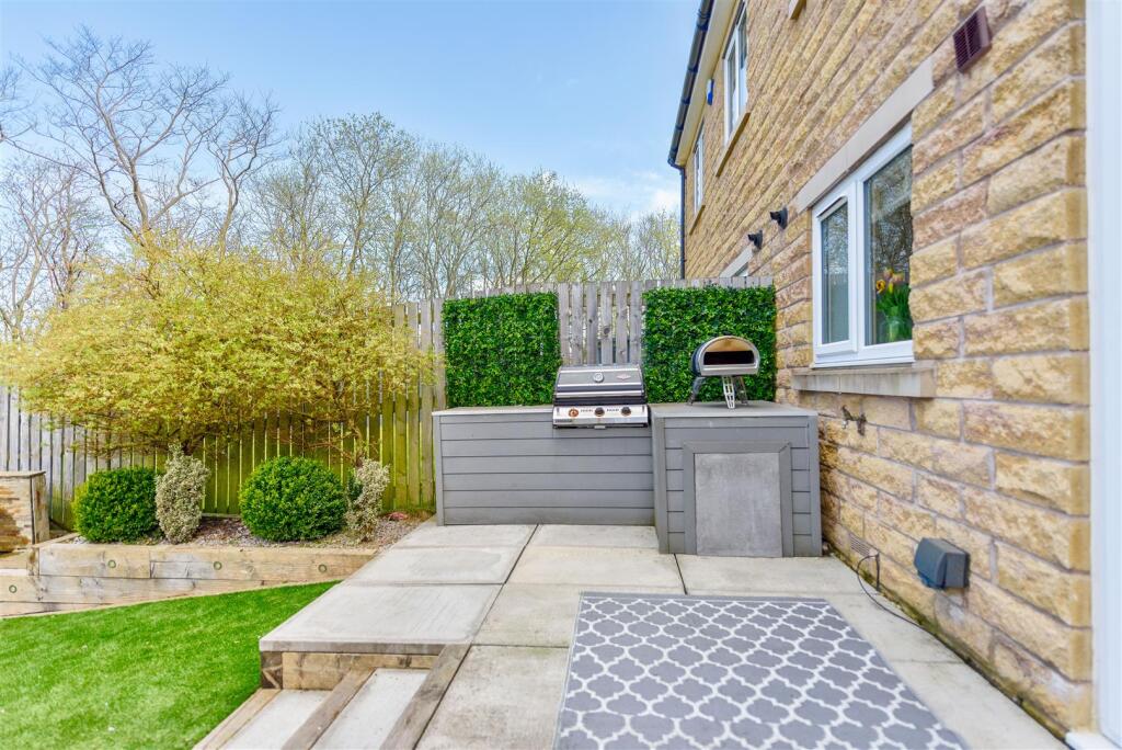 40LairdsWay(Exterior)(7of8).jpg