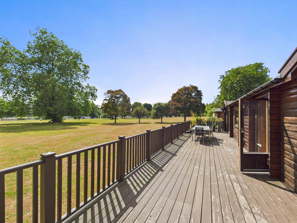 CAM01354G0-PR0557-STILL027