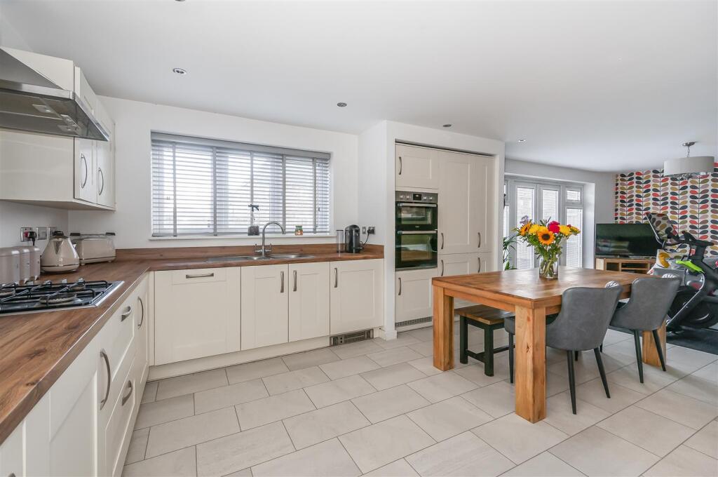 14 Knox Ave10.jpg