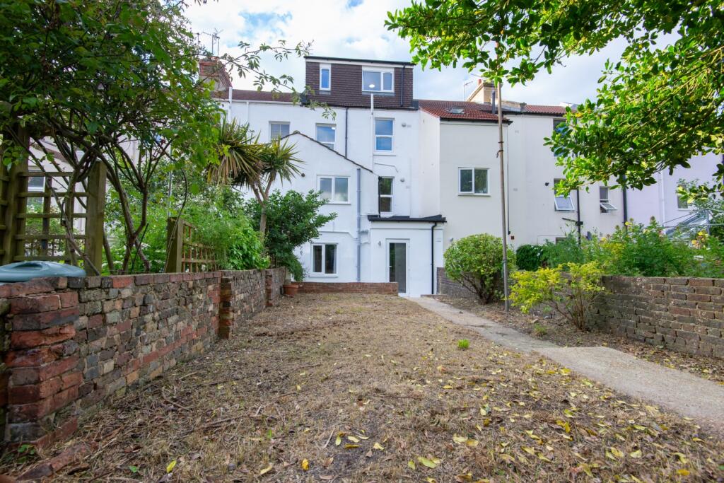 28 Gordon Road garden 2