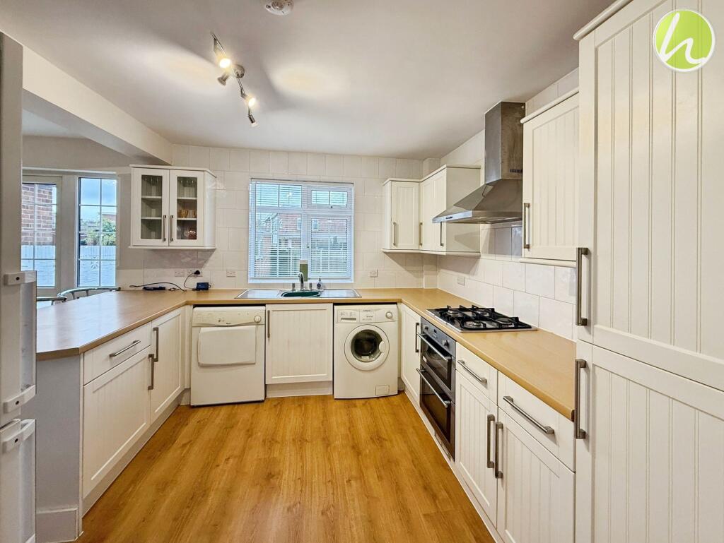 Kitchen/ Dining Room