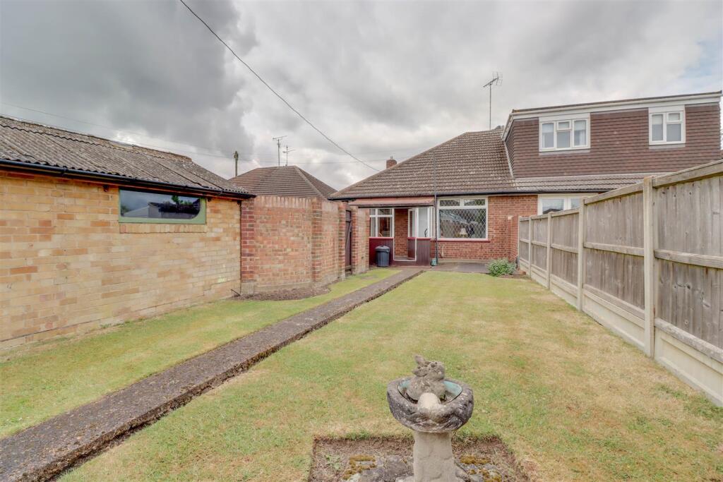 61 LUCERNE WALK WICKFORD-9.jpg