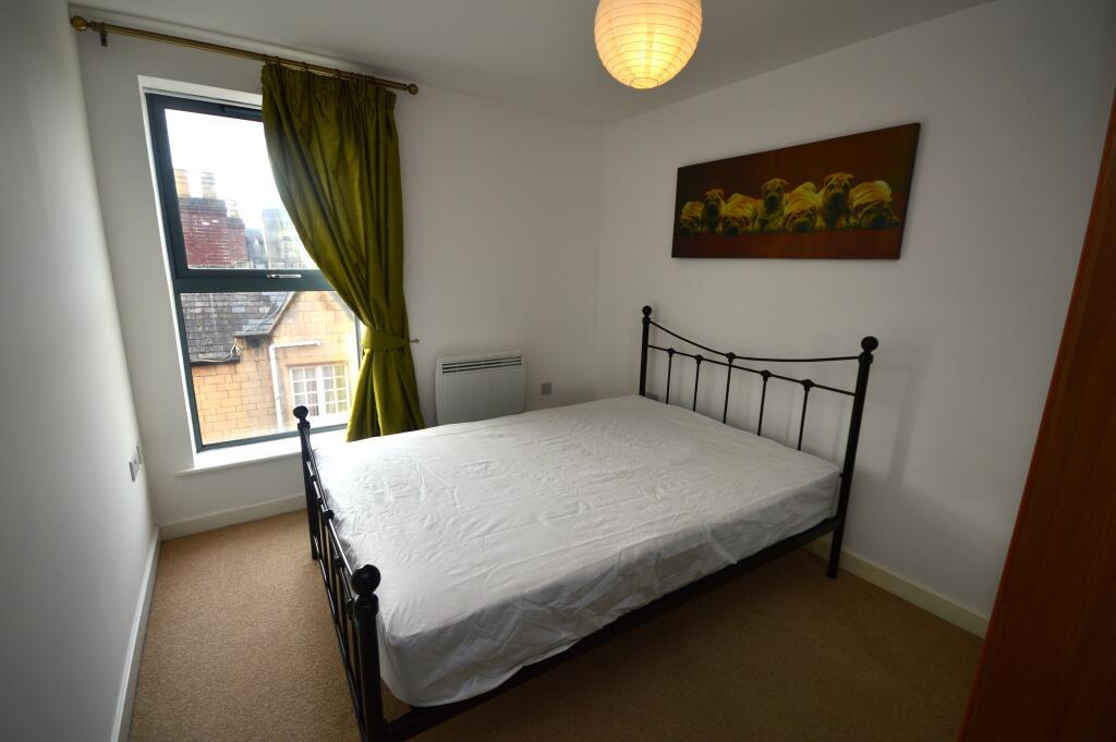 20 Harding House Bed