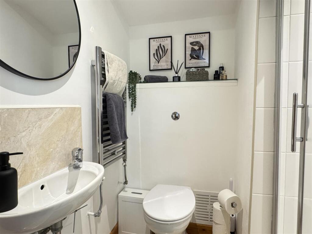 En-Suite Shower Room: