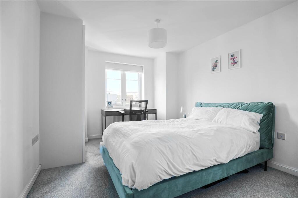 bed 2.jpg