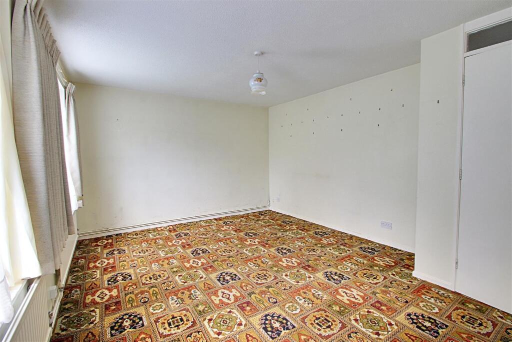 Living Room 1.jpg