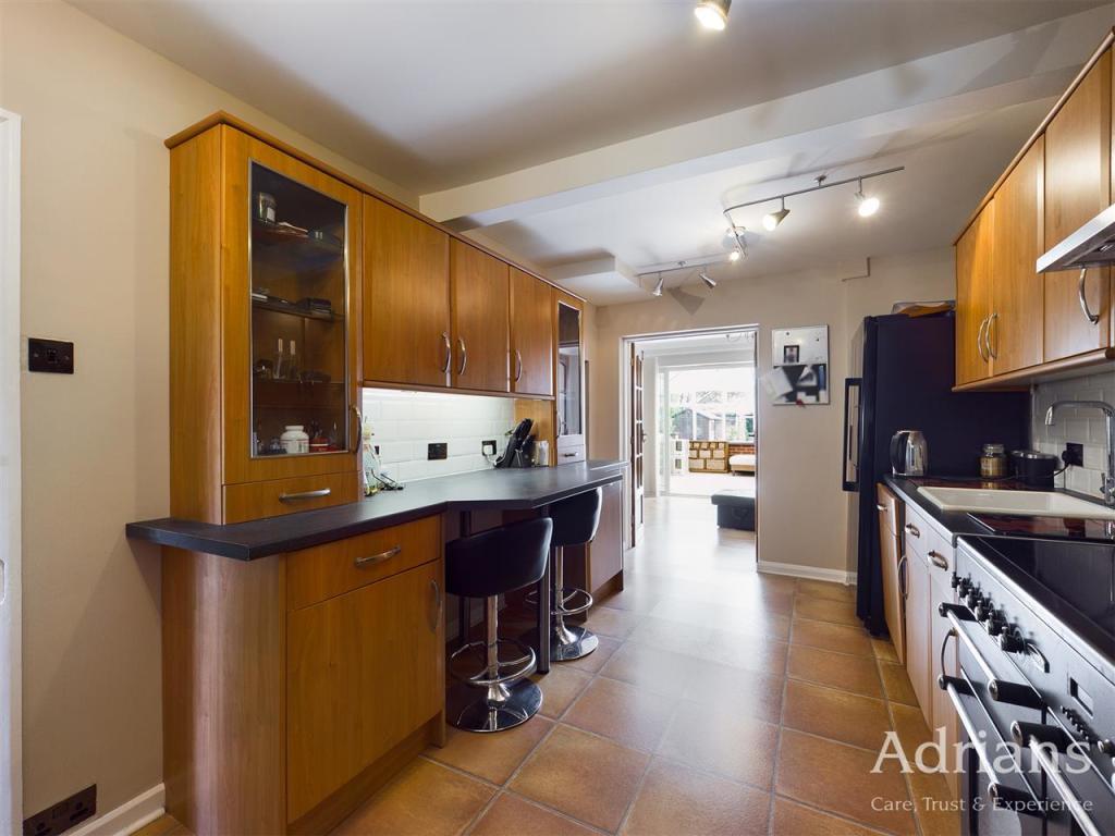 KITCHEN /