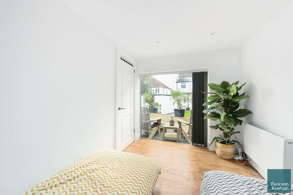 93 Applesham Ave, BN3 (28).jpg