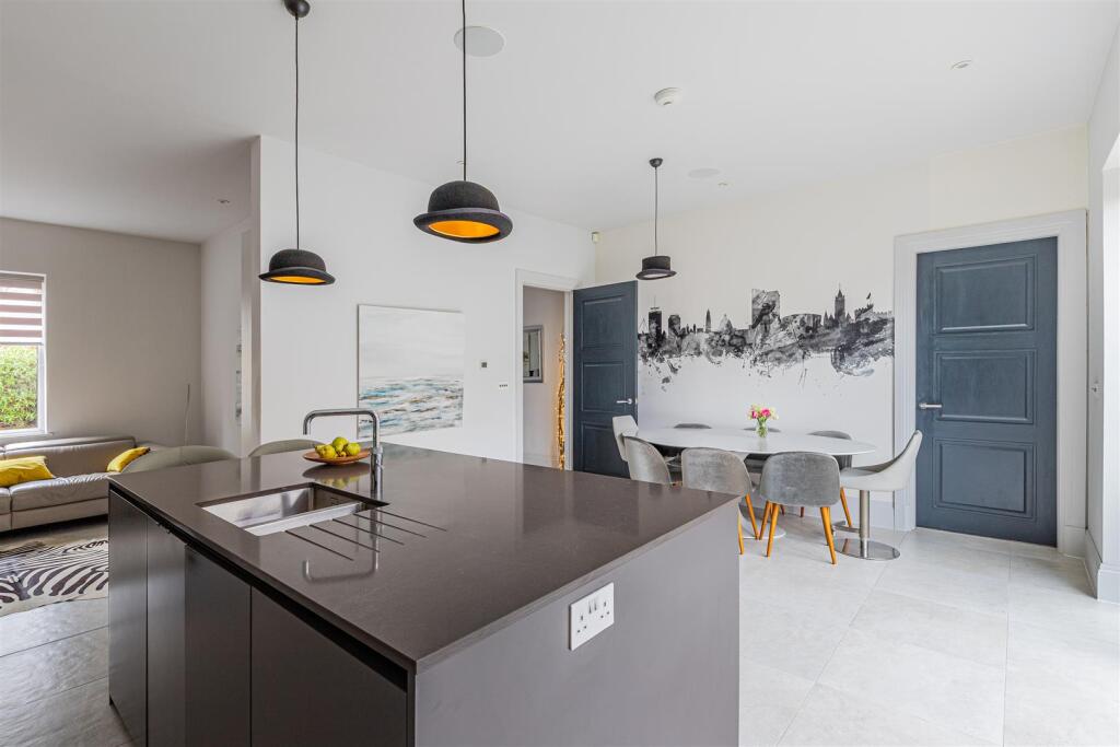 Llandaff Place 10-37.jpg