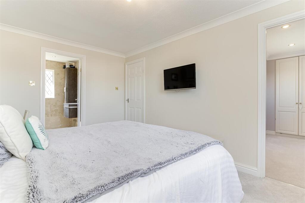 Master Bedroom - B-Edit.jpg