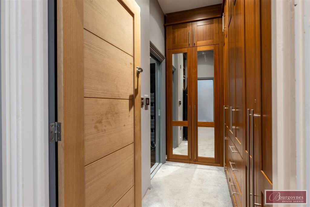 En-Suite Dressing Room