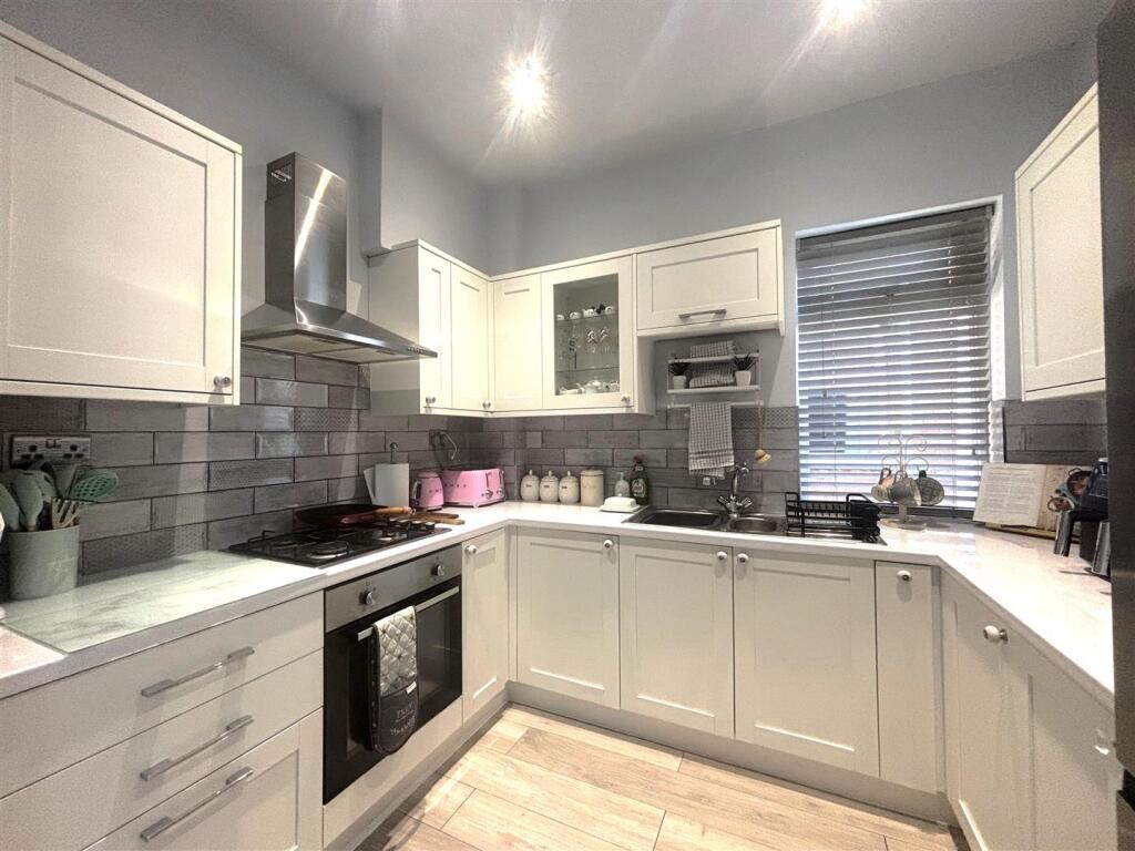 kitchen 1.jpg