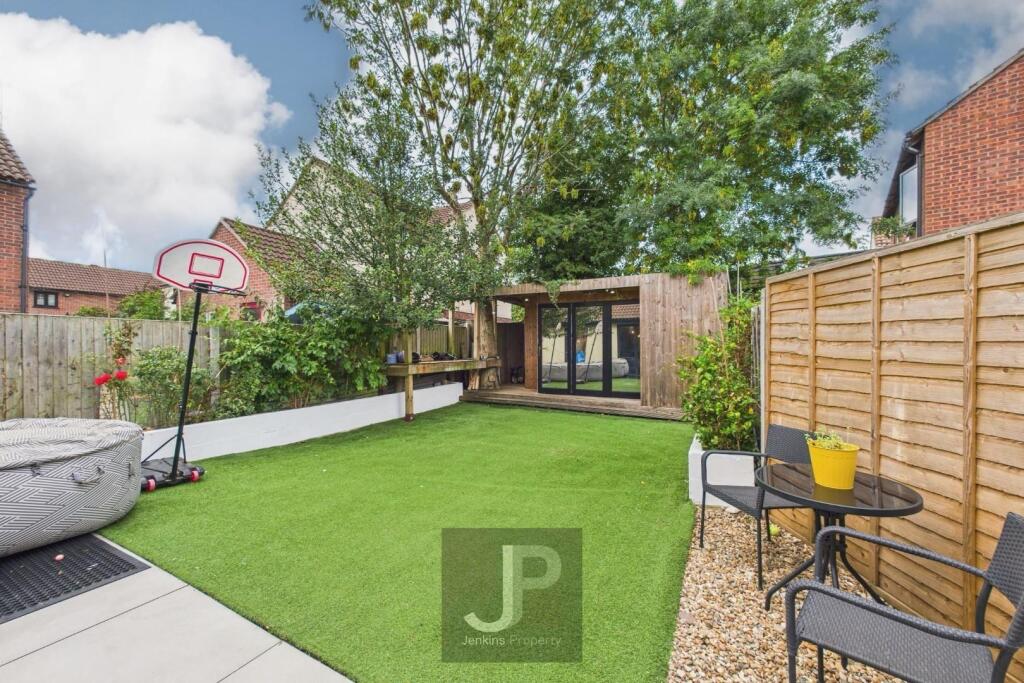 Rear Garden showing Garden Room