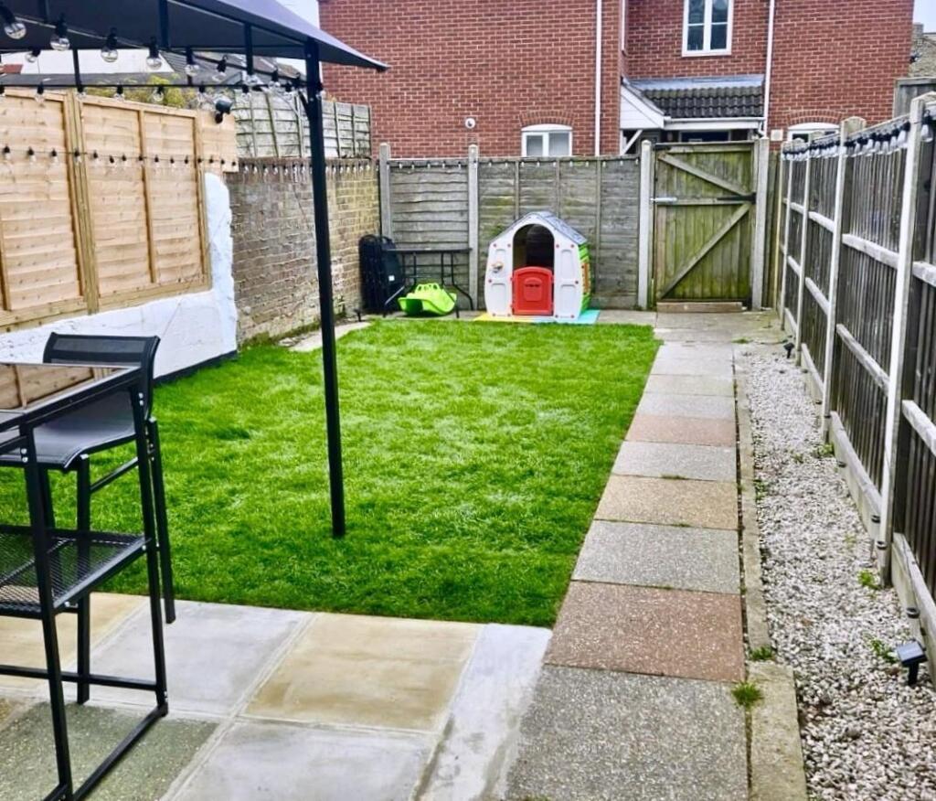 REAR GARDEN.jpg