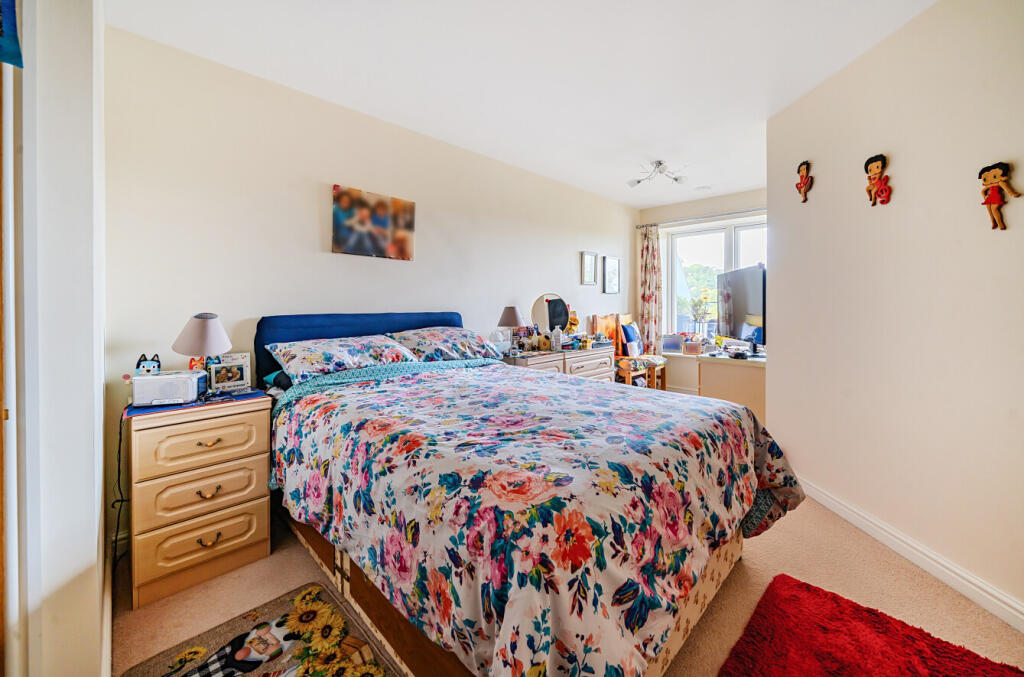 1295316-2-682de85...