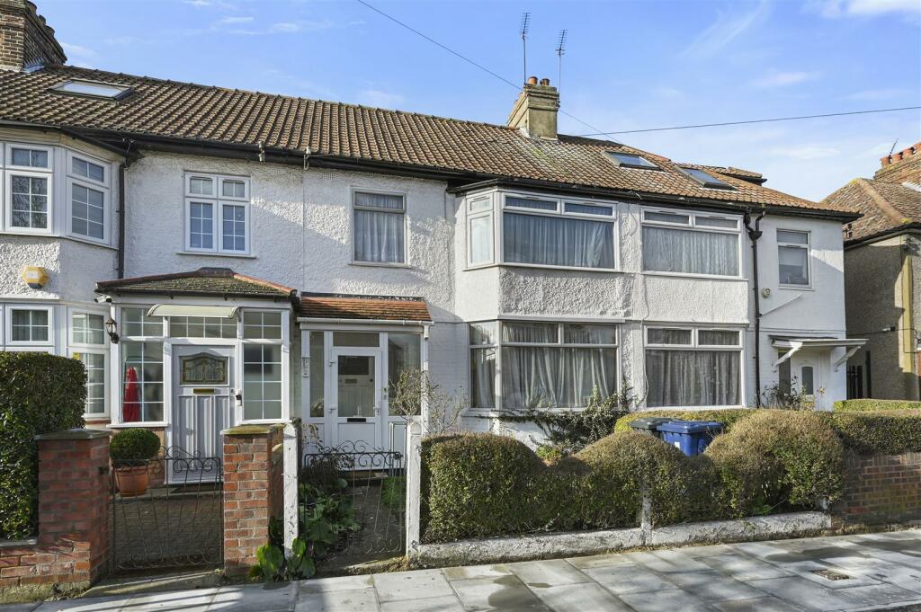 Aston Rowe - Long Drive3.JPG