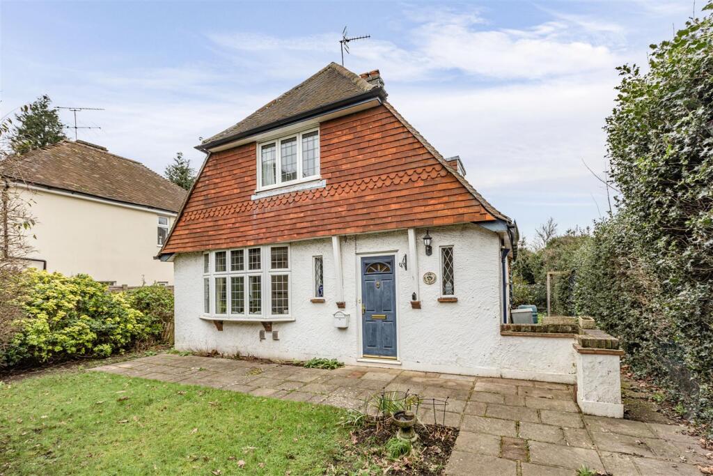 West Cottage, 50 Parvis Road, Byfleet, KT14 7EH - 
